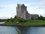 Irlanda, ţinutul Burren, opera daltuita de natura versus cea faurita de om
