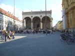 Feldherrnhalle şi Piaţa Odeon (Odeonsplatz) - Munchen