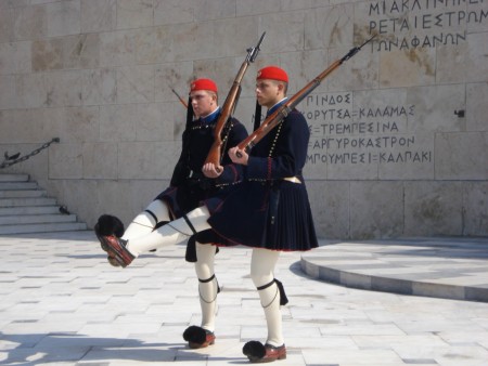 Evzones, in fata parlamentului