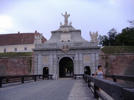 Alba Iulia-Cetatea Alba Carolina, poarta de intrare