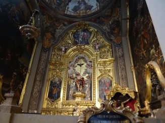 in interiorul catedralei