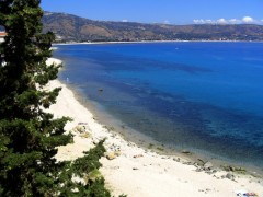 Italia - Descoperiti frumosul oras Soverato si plajele lui