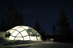 Incercati o escapada romantica in satul de igluuri din nordul Finlandei