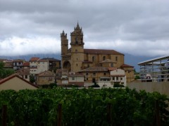 Spania - Laguardia are ziduri interesante si vinuri bune