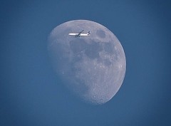 O companie din Marea Britanie ofera turistilor calatorii pe Luna